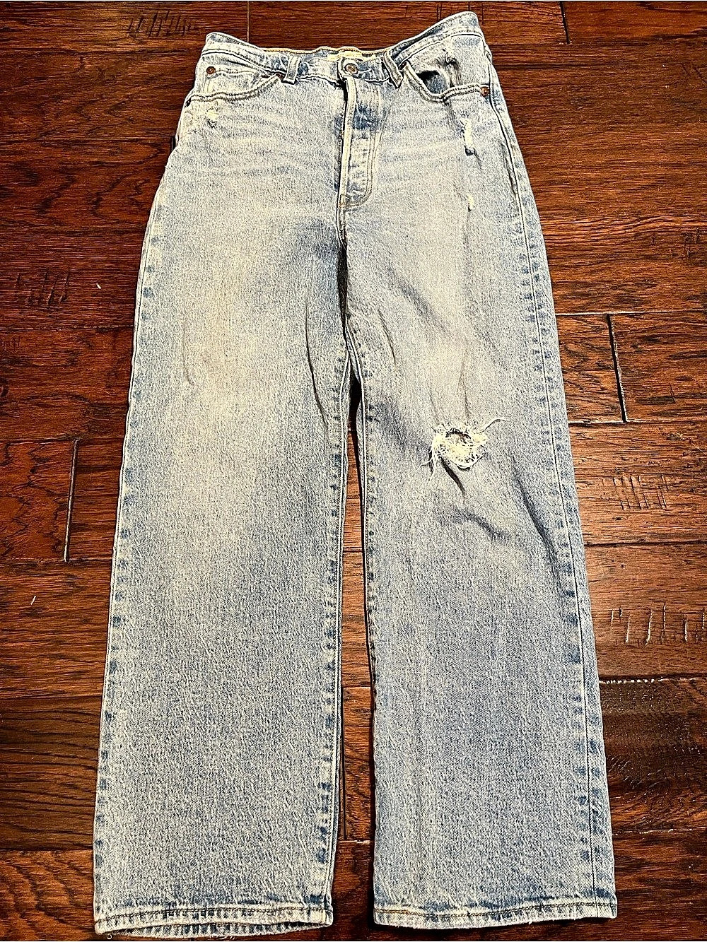 Levi's Premium Ribcage Straight Ankle Distressed Jeans Size 28